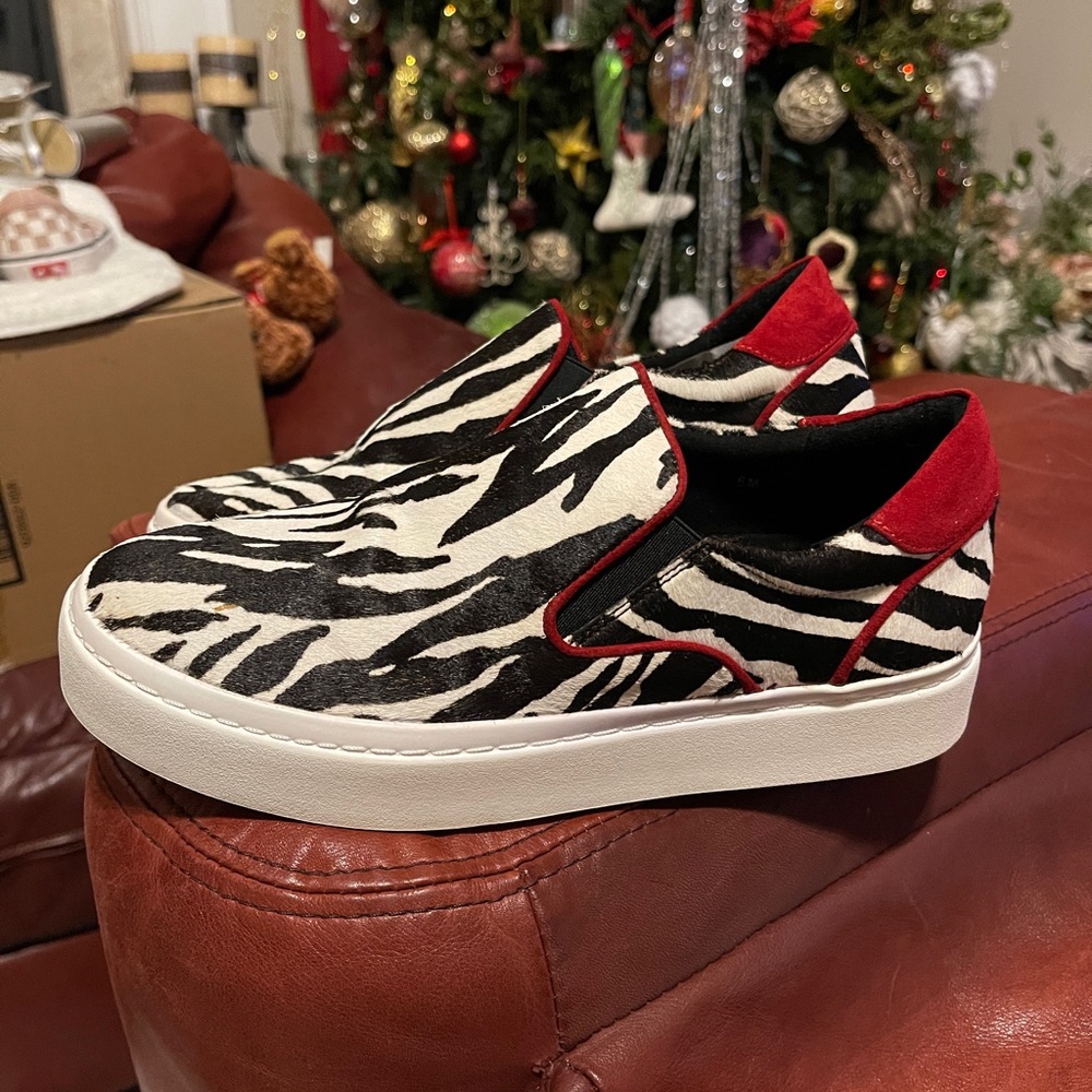Vaneli Zebra Print Women’s Slip-On Shoes with Red Accents NWOB Size 6M